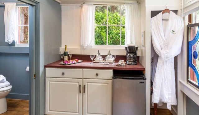 Romantic Volcano Village Cottage