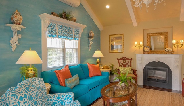 Romantic Waterfront Carriage House in Heart of Edenton's Historic District