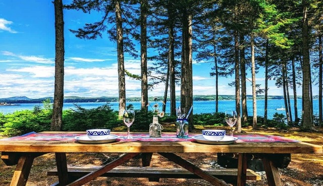 Romantic Waterfront Cottage w/Private Beach & Fire Pit