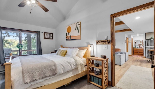 Romantic Waterfront Retreat