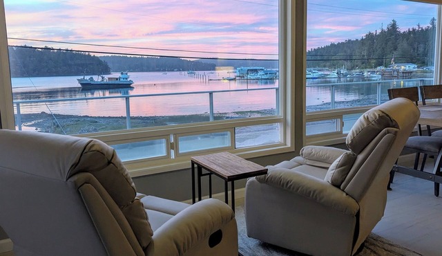 Romantic Waterfront Getaway, Deception Pass, 2 Bedrm,Fireplace,Luxury, Beach