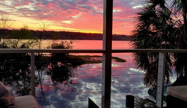 Romantic Waterfront Villa w/ Separate In-Law Suite. Wifi, Kayak, Pet-Friendly!