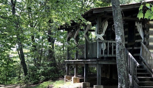 Romantic Weekend Getaway in this Delightful Rental with Hot Tub in Galax, Virginia