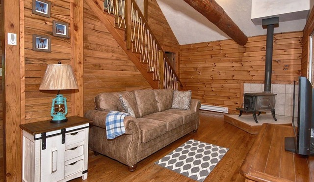 Romantic winter escape with wooded views.Totally secluded. Martinwoods Cabins