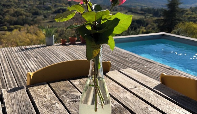 Romantic wooden house, private pool, views and absolute peace and quiet. Ideal for couples.