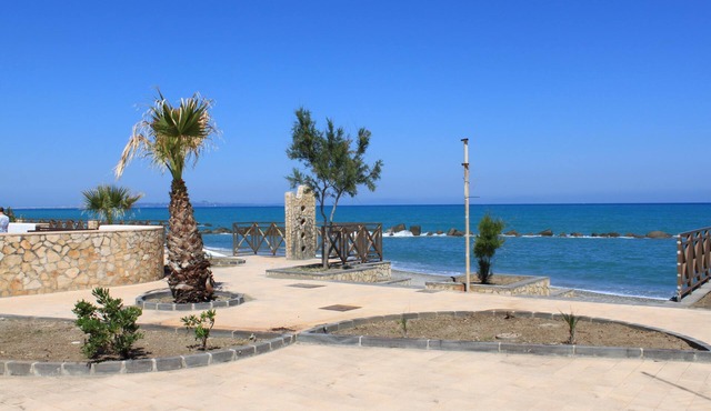Rometta Marea: attic with terrace 250 meters from the beach in Rometta Marea
