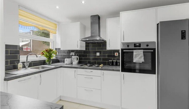 Romford Retreat City Suburb Mix