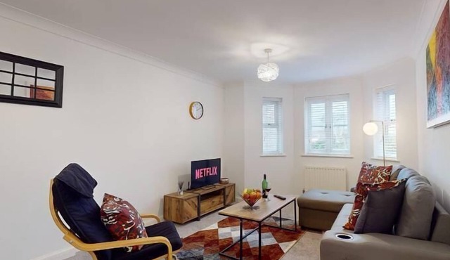 Romford Retreat - Modern 2BR Apartment