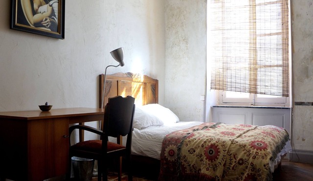 Romy's Room - ensuite in shared Village Chateau