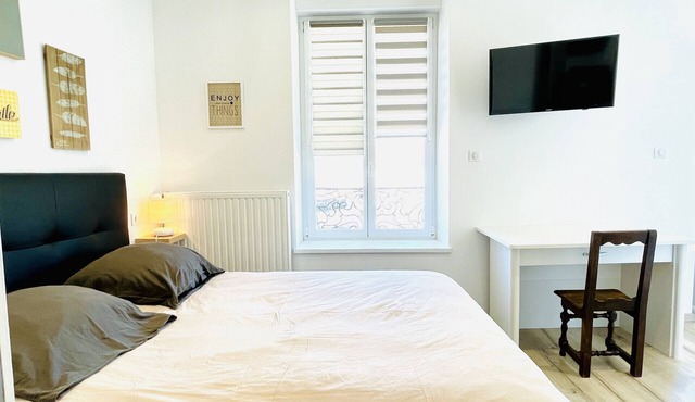 Romy Schneider: Charming one bedroom flat in the heart of the city (parking and balcony)