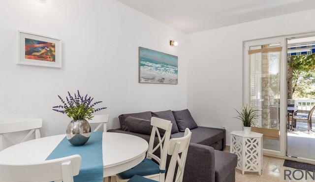 Rona apartment Flower 1