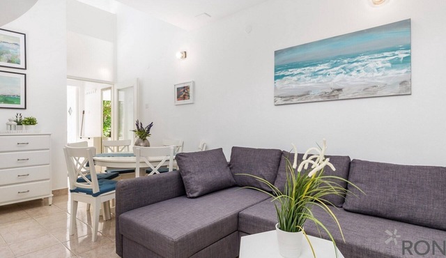 Rona Apartment Flower 2