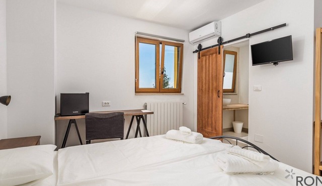 Rona Mea Vista room 4