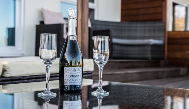 Rondene - Luxury Cottage with Covered Hot Tub and Log Burner