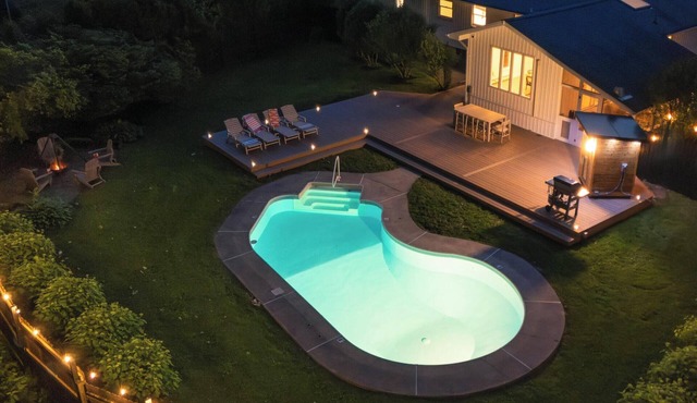 Rondout Retreat: Private Poolside Luxury with Hot Tub, Sauna and Fire Pit