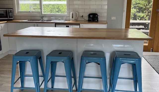 Ronny's Tootgarook - Renovated, light filled villa. Walk to beach and cafes.