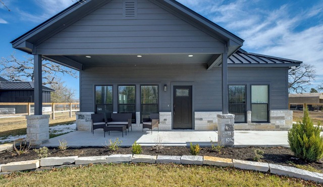 ‘Roo's Hideaway’ Modern 3BR Near Round Top & A&M!
