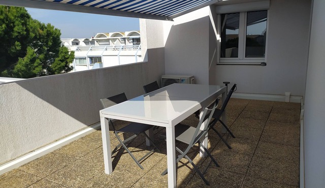 Roof terrace apartment ideal for 4 people. 5 minutes from the sea