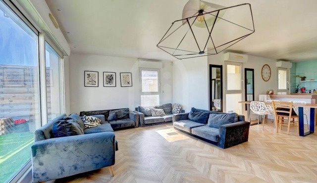 Roof terrace apartment 120m2 Duplex ideally located near center and Beaches