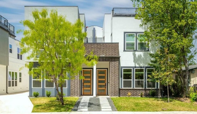 Roof Top Deck/3 BR Su