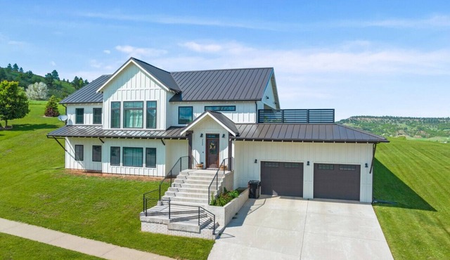 Roof Top Deck-Hot Tub-Steam Shower-Arcade Games-4car Garage-Chef`s Kitchen