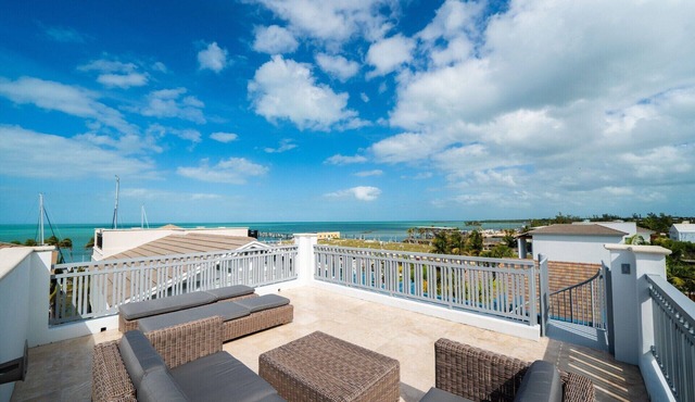 Roof Top Deck, Sleeps 6 w/3 Kings - Marlin Bay