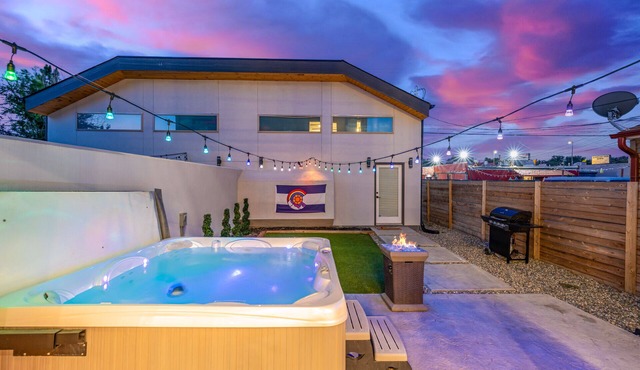 Roof Top Patio, Hot Tub, & Minutes from Downtown!