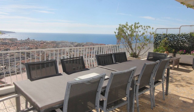ROOF VILLA above the roofs of Nice facing the sea 100 m² + 100 m² terraces