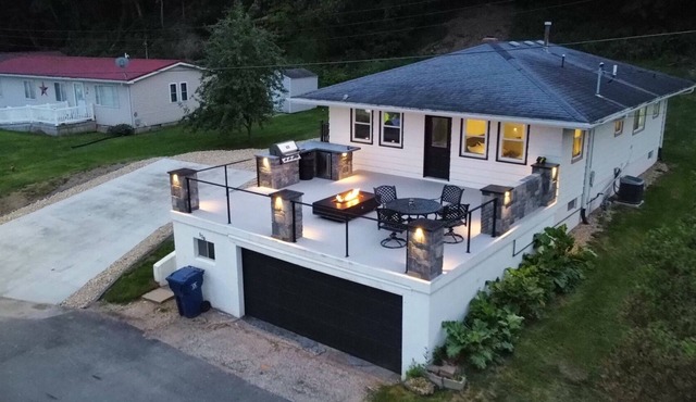 Roofscape Retreat, enjoy the patio life!