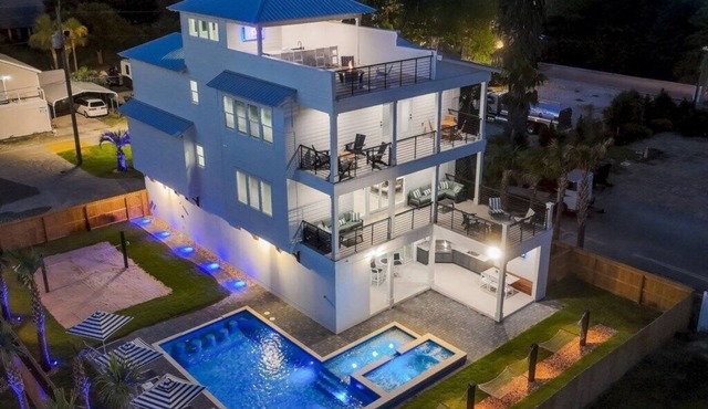 Rooftop Bar, SONOS, Sand Volleyball + FREE Golf Cart | Short Walk To The Beach