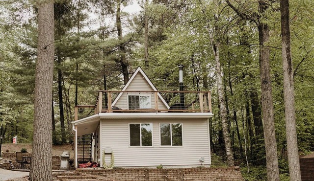 Rooftop cabin on amazing Crookneck Lake! "The Crookneck Lookout"