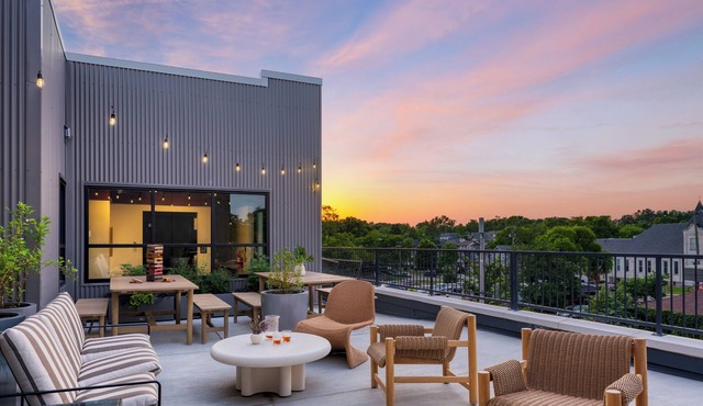 Rooftop + Courtyard | 2BR w/Balcony | Gilmore