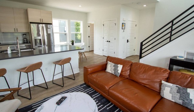 Rooftop Deck and Ocean Views with VB Local Life!