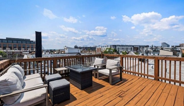 Rooftop Deck Escape! Free Parking!