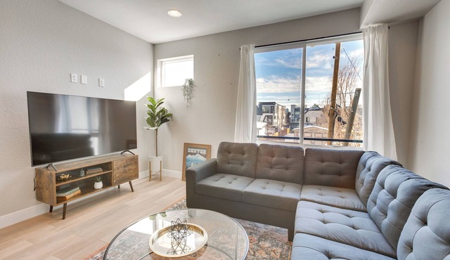 Rooftop Deck & Hot Tub: Walkable Denver Townhome