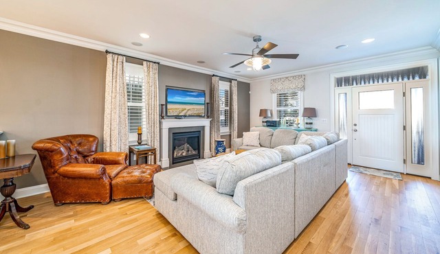 Rooftop Deck, Ocean Views & Elevator: Huge Home 6BR/4.5BA. Steps from beach!