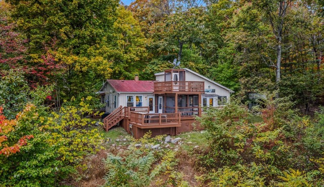 Rooftop deck, view, hot tub, pets, wifi, EV charger, lake access, fire pit