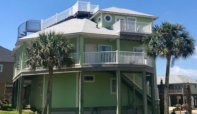 Rooftop Deck, Views, Beach Walkover,Pet Friendly, Heated Community Pool LOCATION