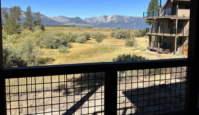 Rooftop deck W/Scenic Views of Lake Tahoe. Hot tub, Games etc