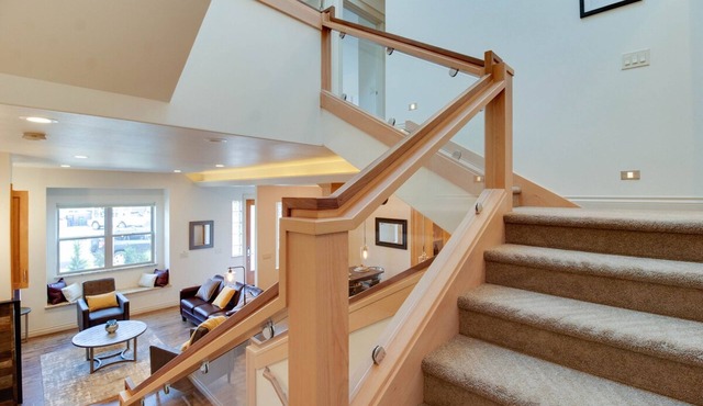 Rooftop Deck Walk to River Downtown Fire pit