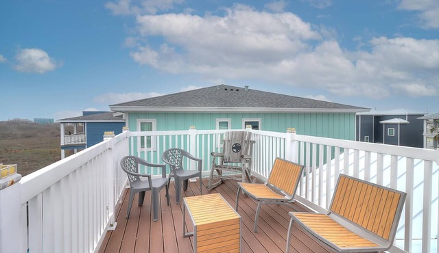 Rooftop Deck with Gulf and Bay Views, Pet-Friendly, Spacious Home, Sleeps 12