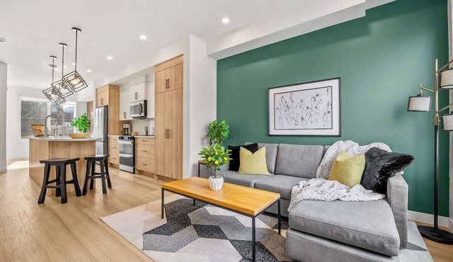 Rooftop + Garage | 3 Private Ensuites, 2 King Beds