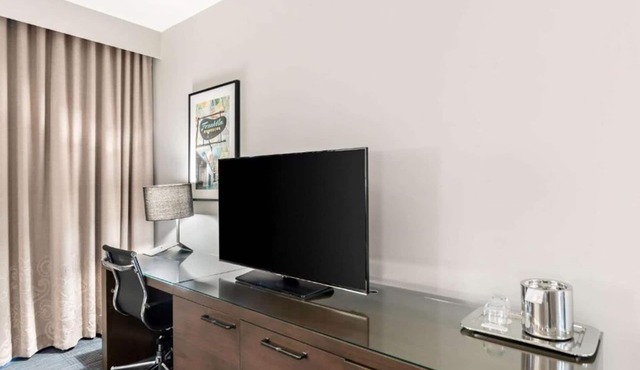 Rooftop & Gym Access | Deluxe King Near Shops, Trails, Galleria