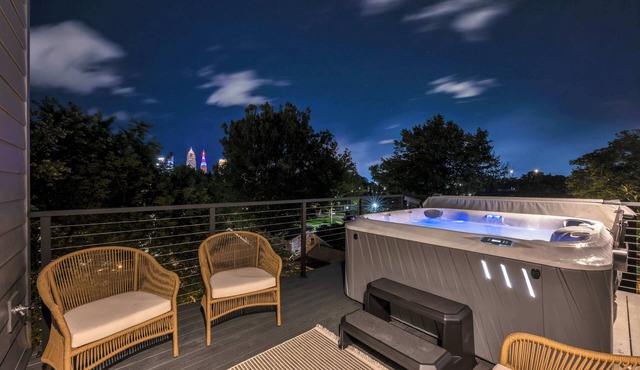 Rooftop Hot Tub Cleveland Condo | Sauna + Garage