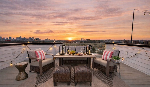 Rooftop Hot Tub + Games + Views Near Broadway | Dixieland Delight by AvantStay