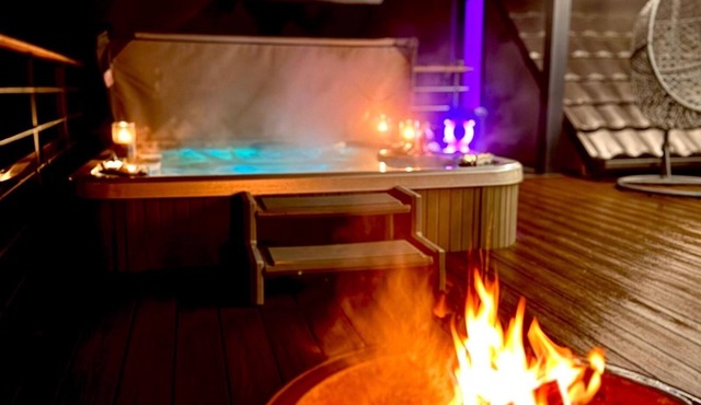 Rooftop jacuzzi 4 persons "Le Repère