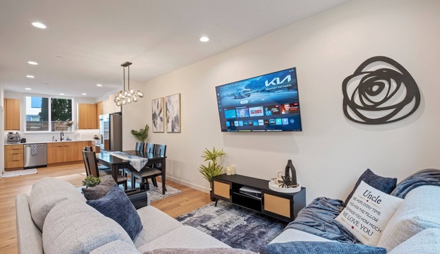 Rooftop/King Beds/AC/15 min to Downtown/Airport