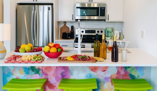 RoofTop Lounge Gym King Bed Dog Wash Station Apt in Fishtown