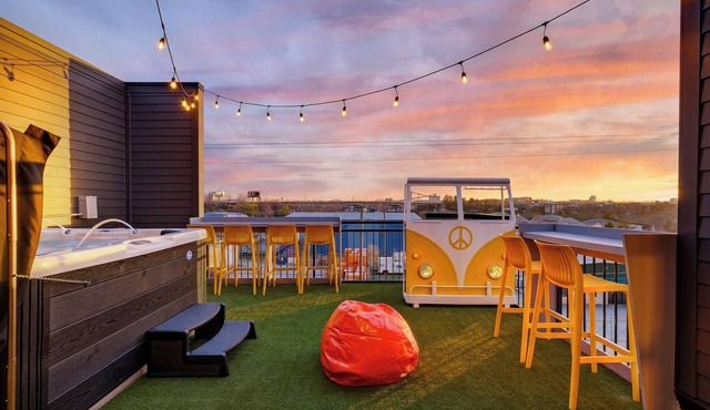 Rooftop Lounge + Hot Tub + Karaoke + Firepit | Katie Hill Collection