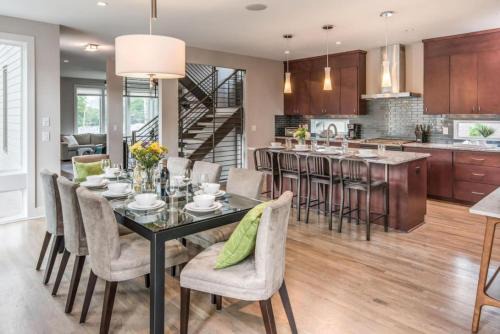 Rooftop Near Gulch AND Broadway Sleep 12